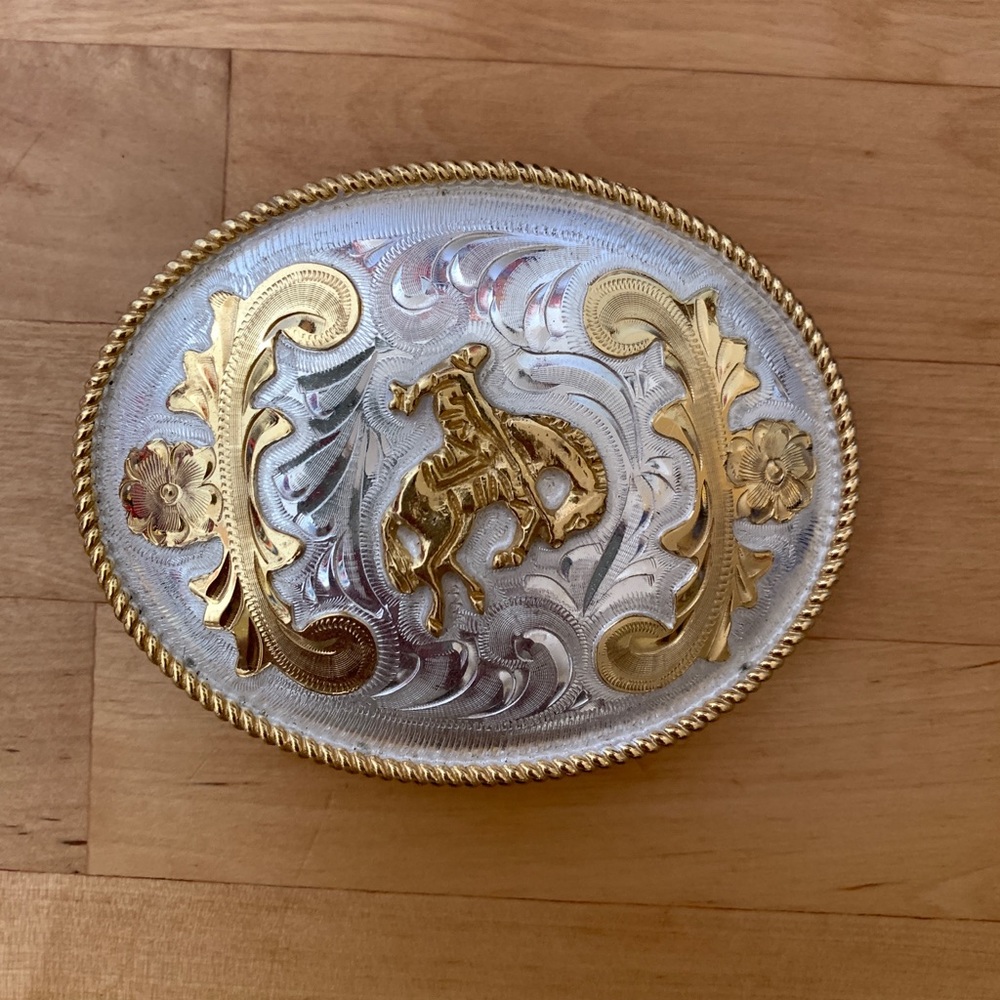 Silvery and gold cowboy belt buckle